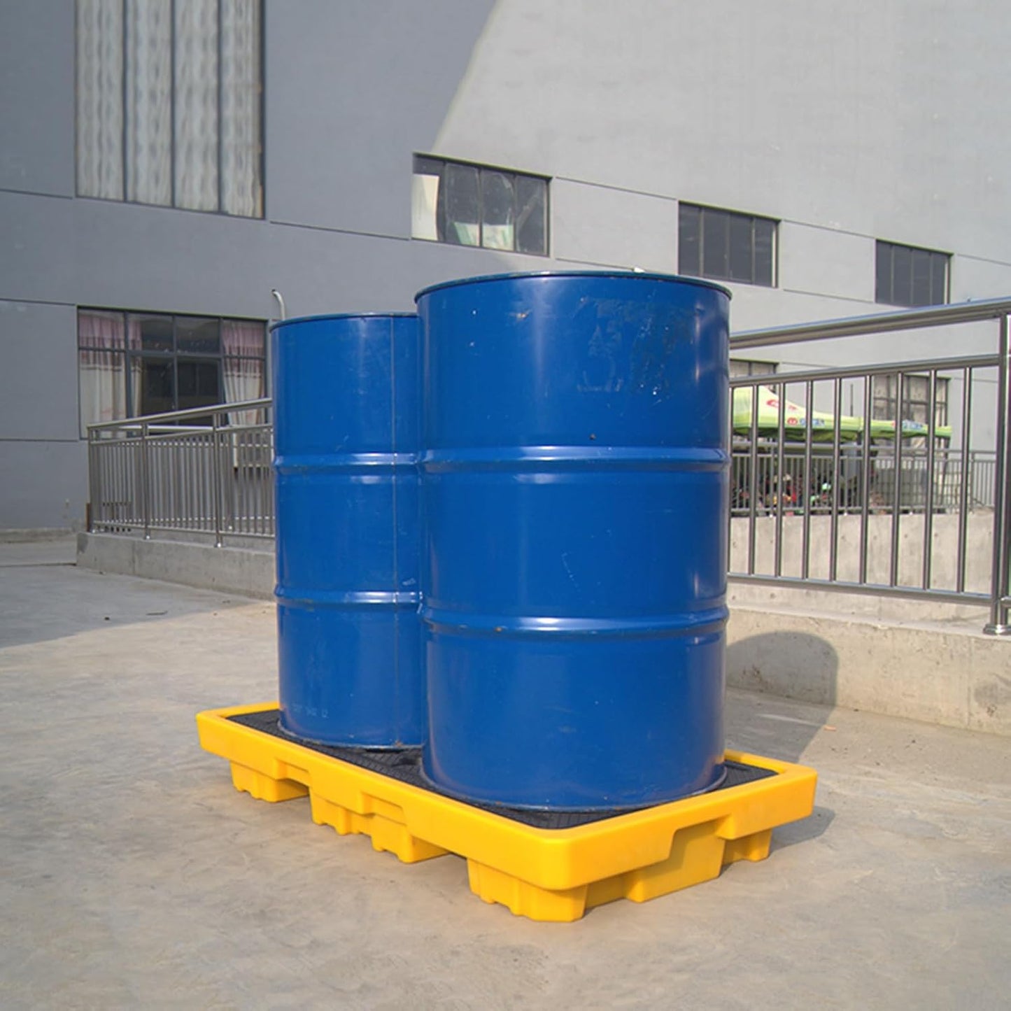 Drum Containment Spill Pallet, Industrial Nestable Oil Drums Leak-Proof Tray, Garage Storage Detachable Anti Slip Polyethylene Platform with Drain (Color : Yellow-2 Pack, Size : 51.2"x26.8"x